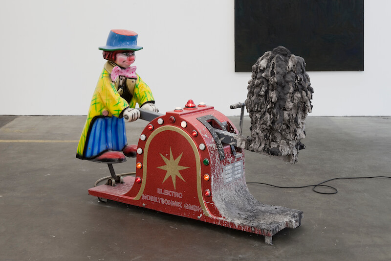Beni Bischof: Die Poesie einer Amöbe am Himmel, 2010 Styropor, Acryl, Gouache, eingefärbter Gips, Unterhaltungsgerät 120 x 140 x 45 cm