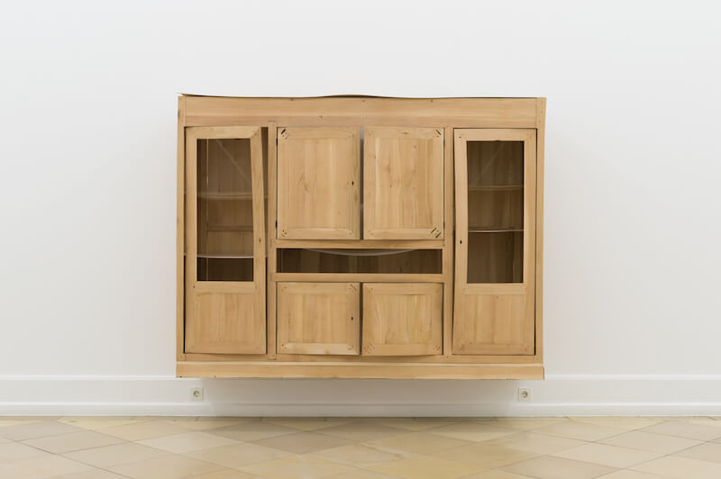 thin grand cabinet, 2017 Schrank, geschliffen/cabinet, sanded, 165 x 213 x 55 cm Courtesy der Künstler/the artist und/and Thomas Rehbein Galerie, Köln/Cologne; Foto/photo: Annette Kradisch, Nürnberg
