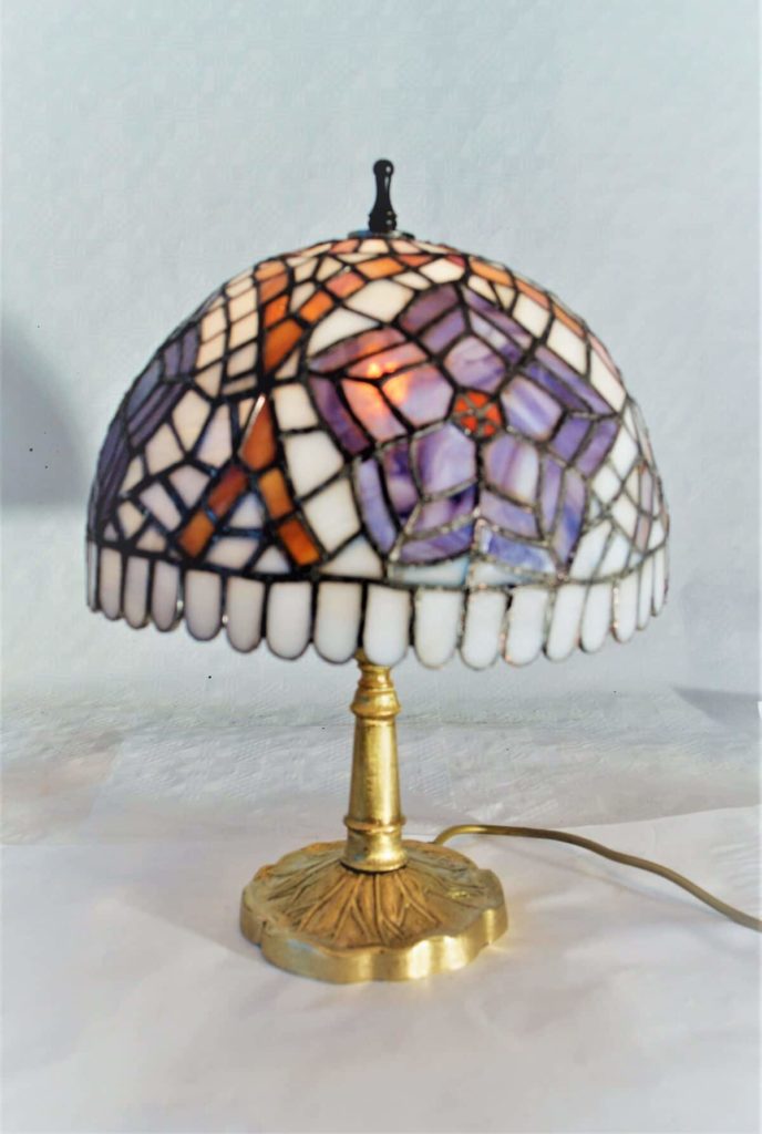 Jari Vassinger, Lampe I (Tiffany), Glas, Metall, 38 cm, Schirmdurchschnitt 28 cm