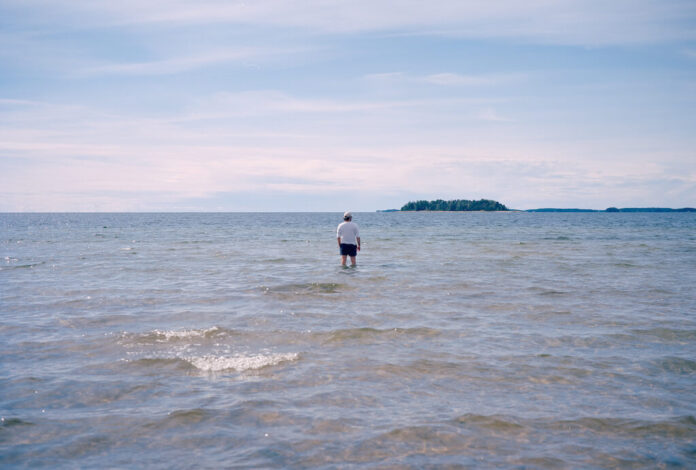 Mann und Meer, 2014, Analoge Fotografie, Mittelformat, © René Radomsky