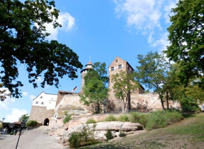 Hasenburg, Himmelstor, Sinwellturm und Walpurgiskapelle, Burg Nürnberg Hasenburg, Himmelstor, Sinwellturm und Walpurgiskapelle, Burg Nürnberg