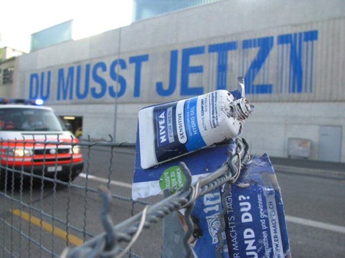 Kerstin Liebst: Aus der Serie Streifzug II, Du Musst Jetzt Digitalfotogra e Zürich, 2013 Kerstin Liebst: Aus der Serie Streifzug II, Du Musst Jetzt Digitalfotogra e Zürich, 2013