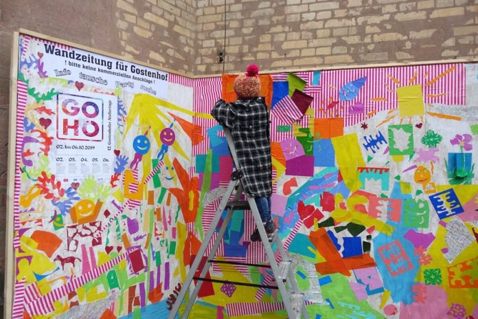 Wandzeitung an der Dreieinigkeitskirche, Foto: Gostenhofer Ateliertage - GOHO