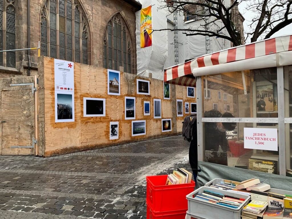 fotoszene nürnberg e.V.*, Open Air 3, südlicher Bauzaun der Lorenzkirche, Nürnberg, Foto: Jutta Missbach