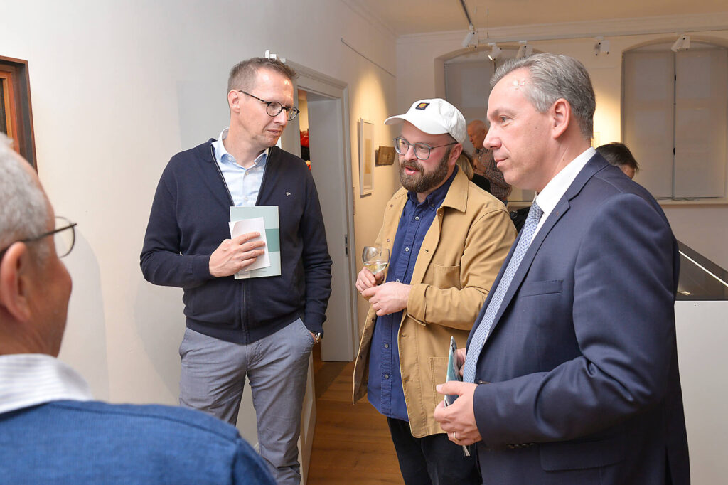 Bürgermeister Johann König, Landrat Alexander Tritthart und Kurator Dr. Alexander Racz