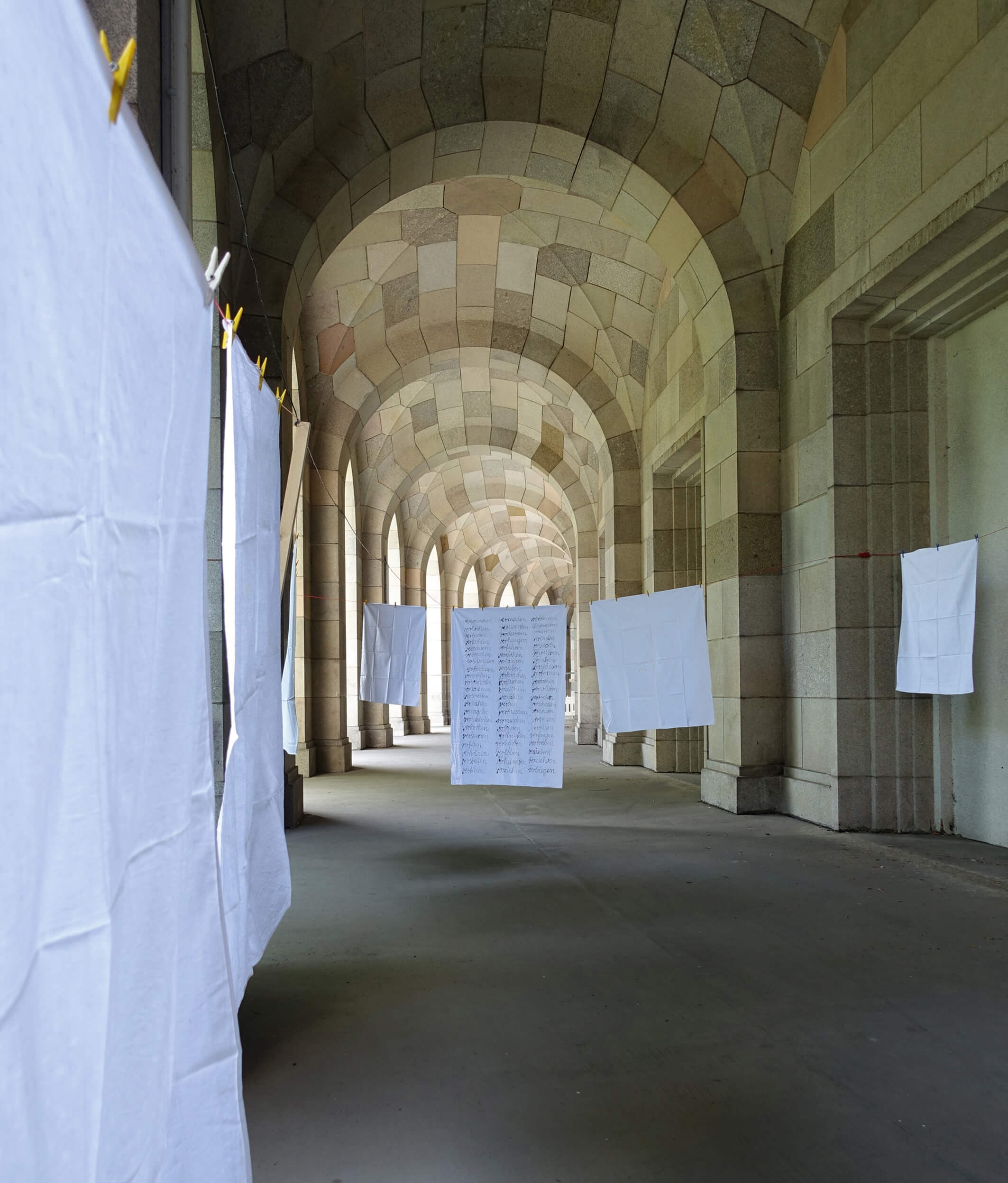 © Regina Pemsl: „Der Weiße Riese“ Eine interaktive Installation im Spannungsfeld von Erinnern, Vergessen, Vergangenheit, Gegenwart und Neubeginn.