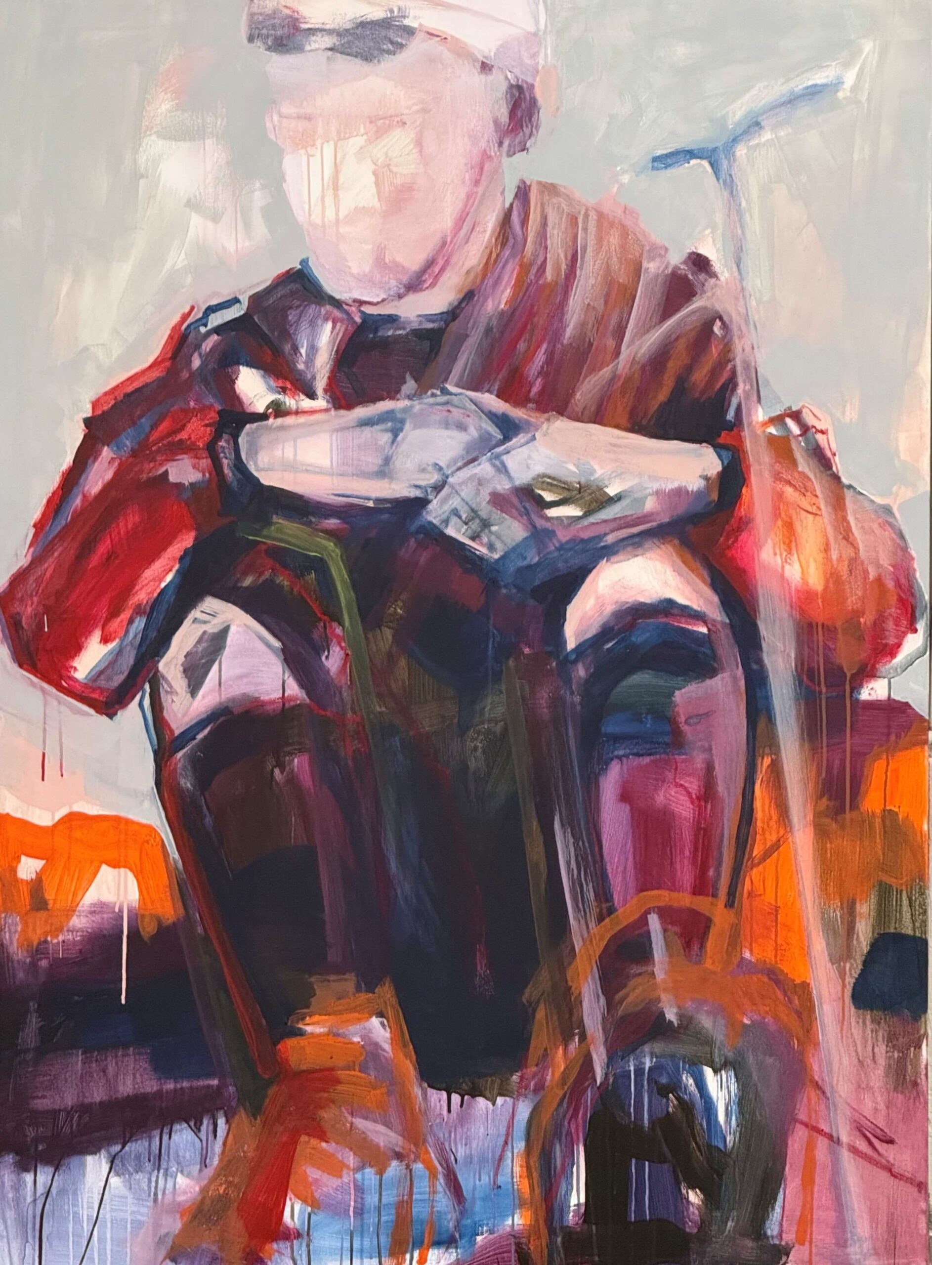 Expressives Gemälde einer sitzenden Figur mit angewinkelten Beinen und Stock in Rot, Violett, Orange und Blau vor graublauem Grund
